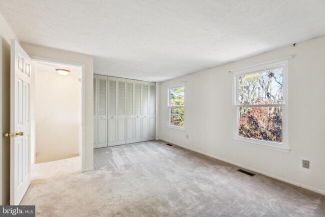 Building Photo - 15023 Oak Crest Ct