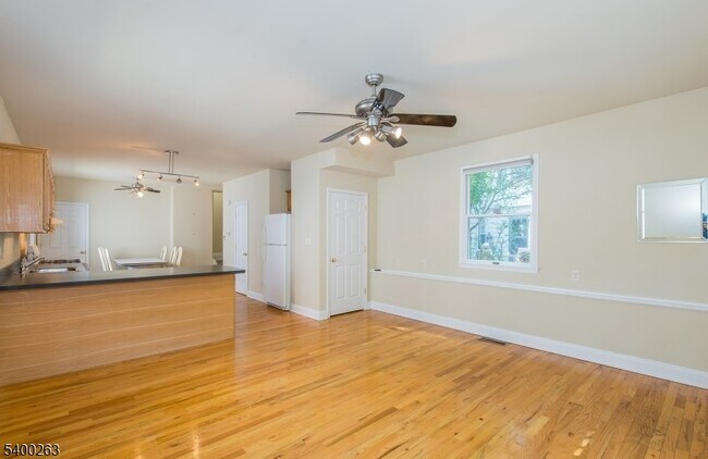 Building Photo - 46 Phoenix Ave