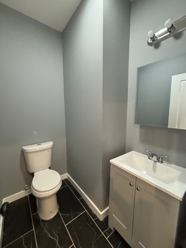 Building Photo - 812 Clinton Ave