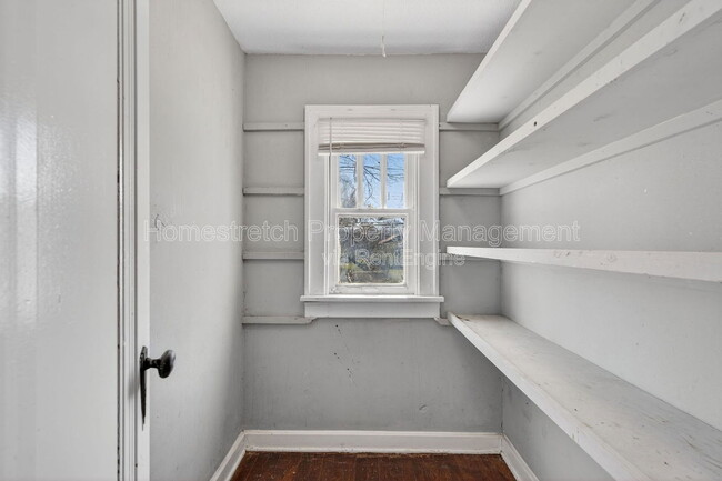 Building Photo - 5944 Thekla Ave