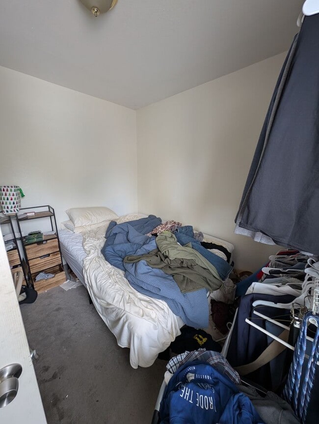 Building Photo - 3246-3246 N Oakland Ave