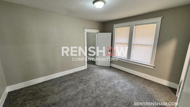 Building Photo - 919 N Willett St