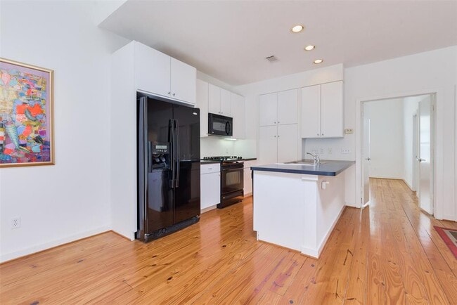 Building Photo - 21 N Ennis St