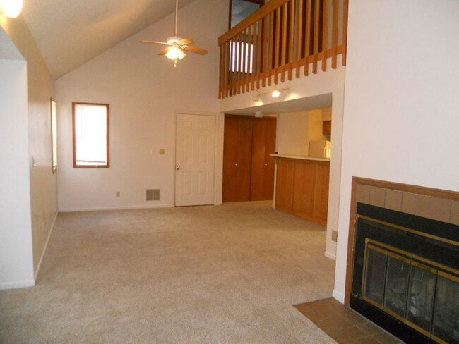 Building Photo - 2308 Lowell Dr