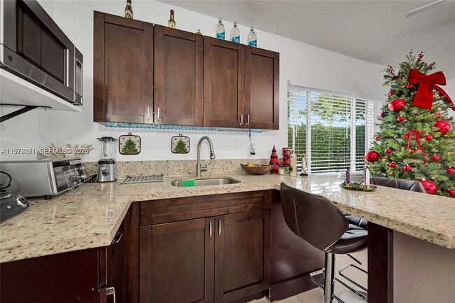 Building Photo - 7420 SW 31st St