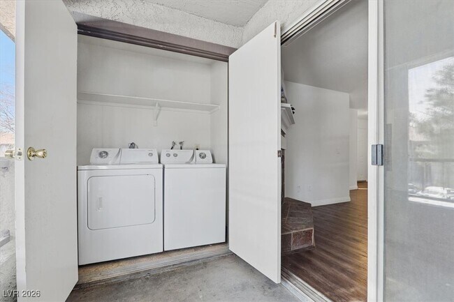 Building Photo - 2606 S Durango Dr