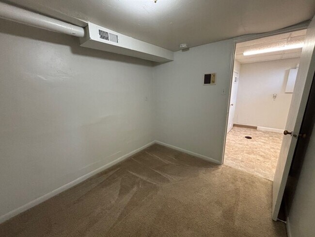 Building Photo - Very nice Family Home located in southern ...