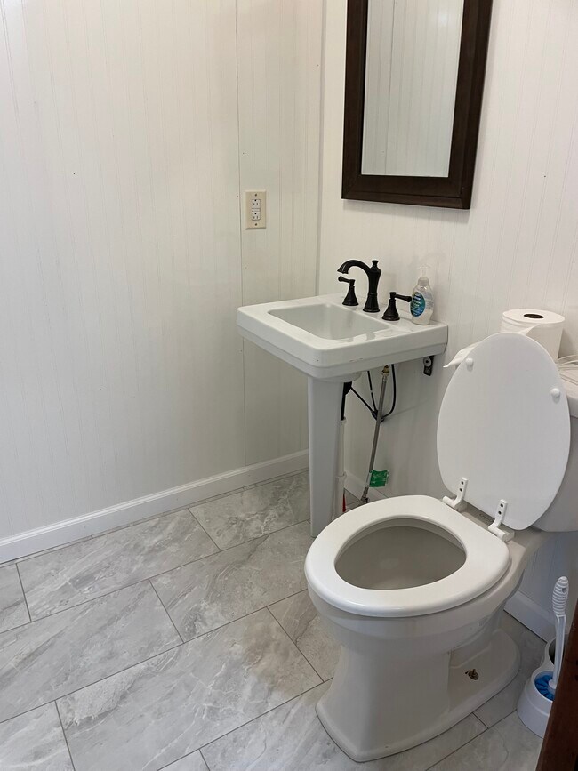 Building Photo - 315 S Penn St