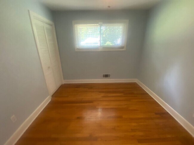 Building Photo - 1524 Alpine Dr