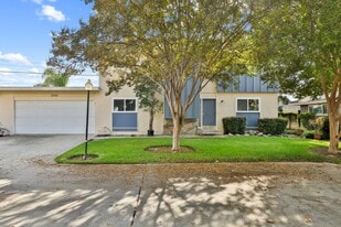 Building Photo - 2702 College Ln