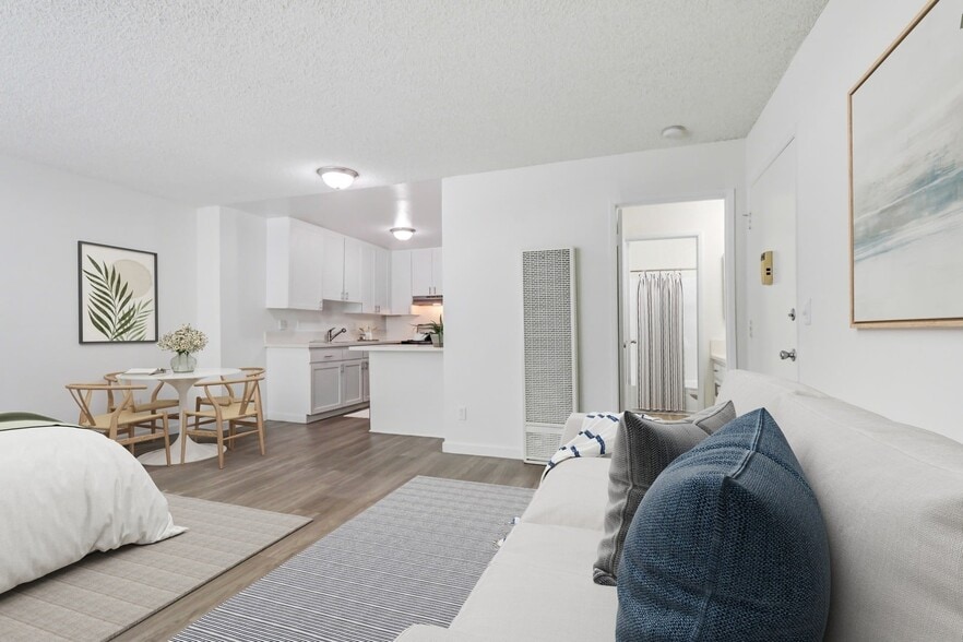 Building Photo - Country Club Apartments