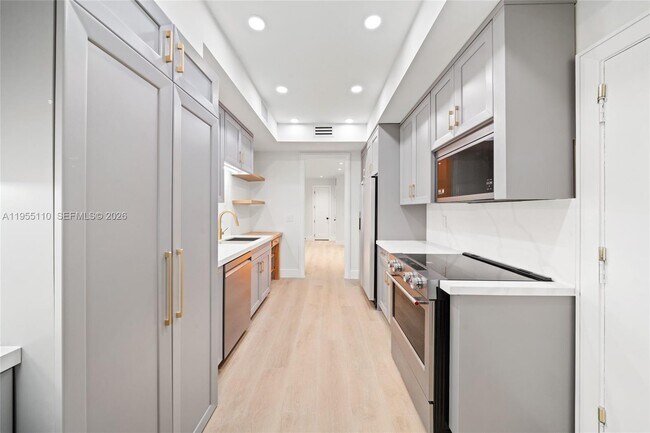 Building Photo - 1111 Crandon Blvd