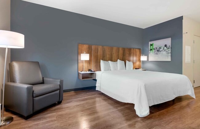 Building Photo - Furnished Studio-Providence - East Providence