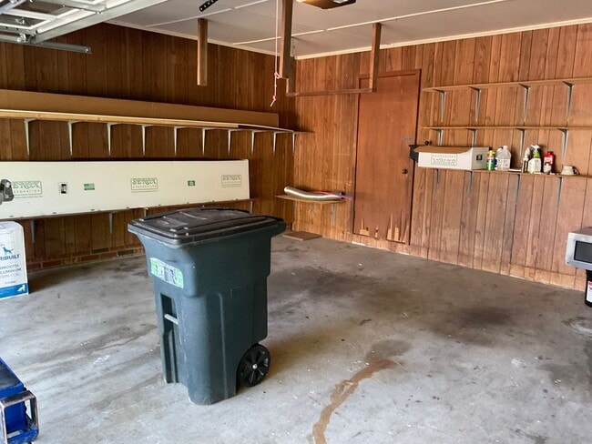 Building Photo - HomeFor Rent with 3 Bedrooms, 2 Baths, 2 Car Garage in Lincolnton NC