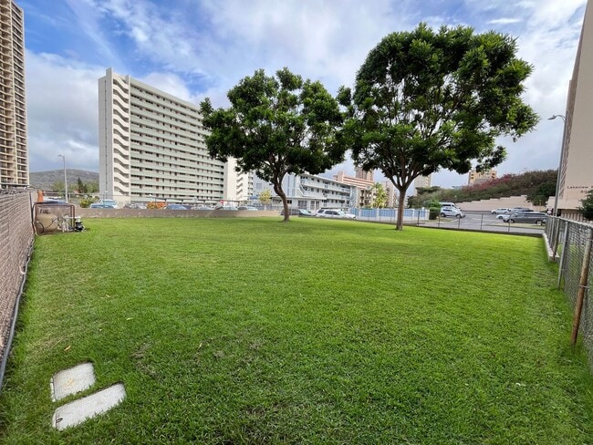 Building Photo - Salt Lake (Honolulu) Ilima West - 2 bedrooms, 1 bathroom with AC, 1 assigned parking