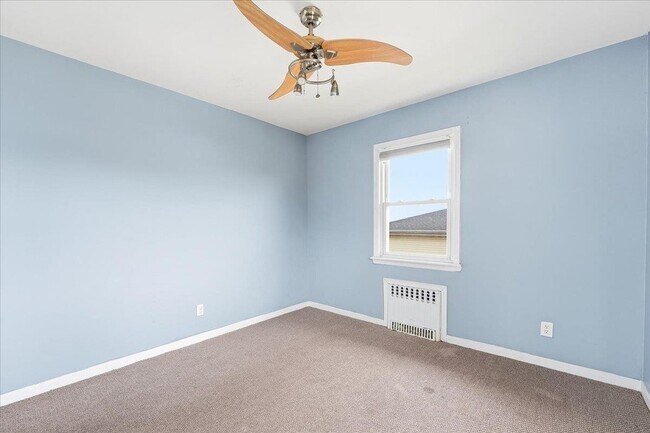 Building Photo - 1400 70th St