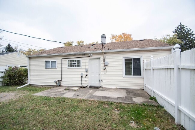 Building Photo - 4610 Karen Dr