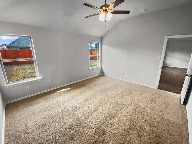Building Photo - 10008 Ginkgo Ln