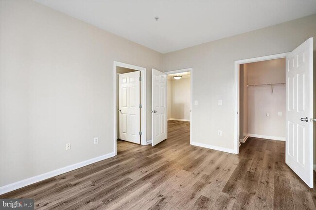 Building Photo - 4860 Eisenhower Ave