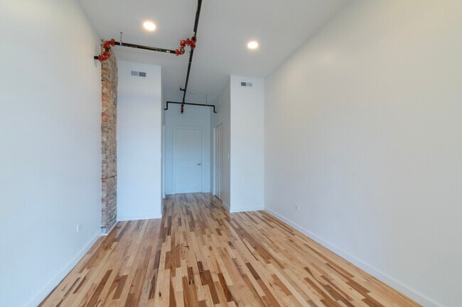 Building Photo - 2202 Lombard Ave
