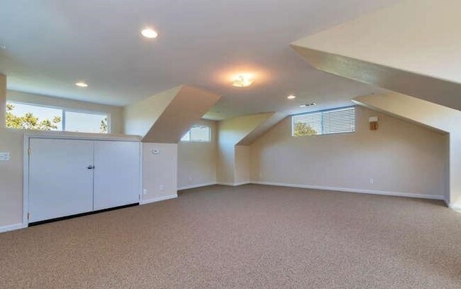 Building Photo - Furnished Home in Central Davis - Short/Lo...