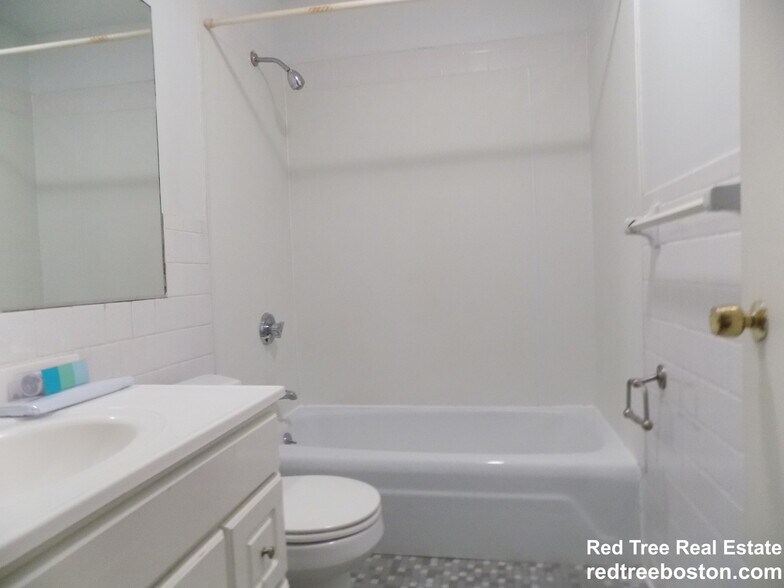 Building Photo - 2045 Commonwealth Ave