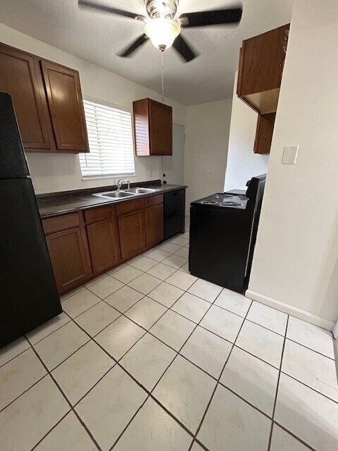 Building Photo - Available now! Spacious living room. Newly...