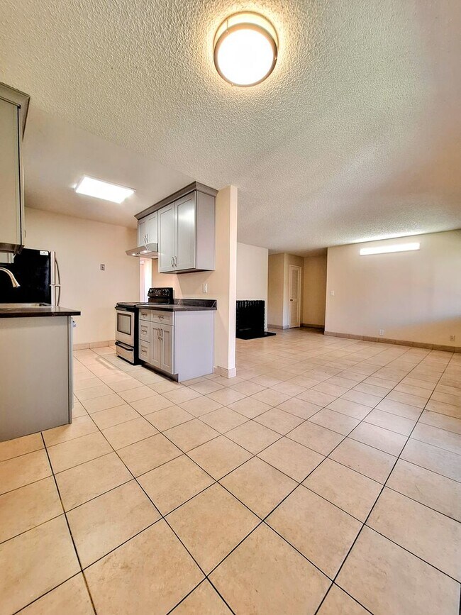 Building Photo - Beautifully Remodeled Second Floor Condo Across From Pool