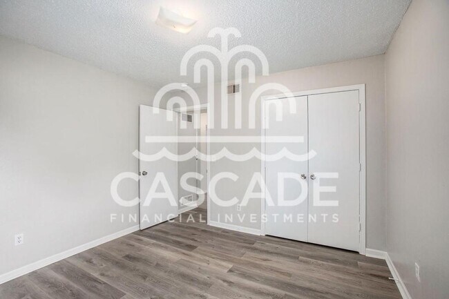 Building Photo - 144 N Crest Dr