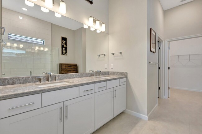Building Photo - 357 SE Filoli Dr