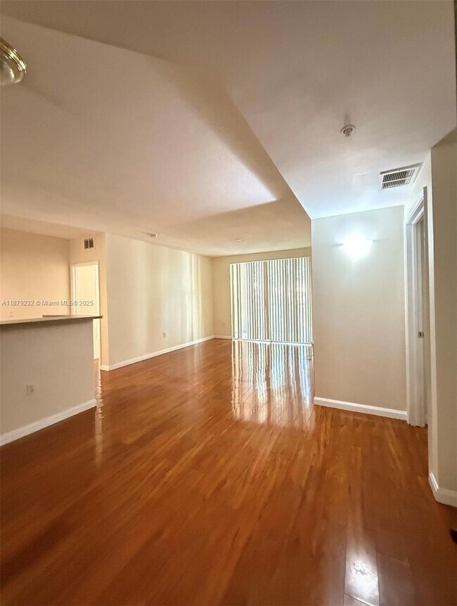 Building Photo - 7940 N Nob Hill Rd