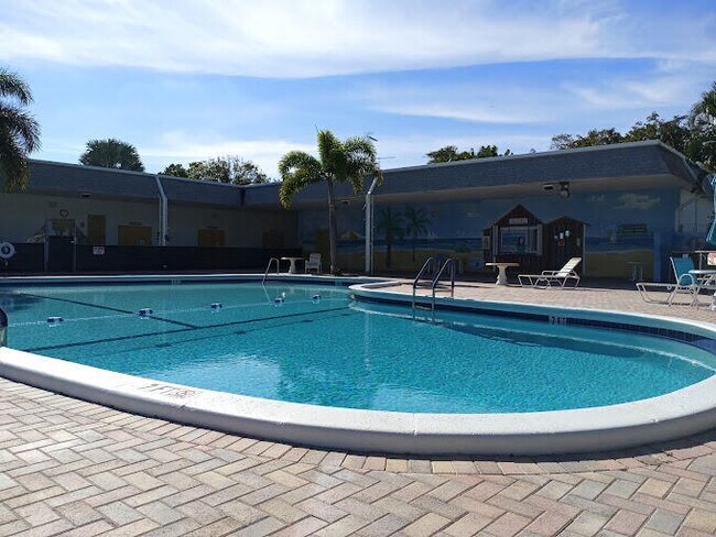 Building Photo - 3000 Lake Osborne Dr