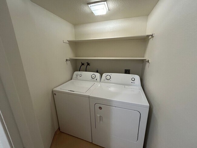 Building Photo - Large, 2 BR / 2 BA with Cathedral Ceilings, Washer and Dryer!