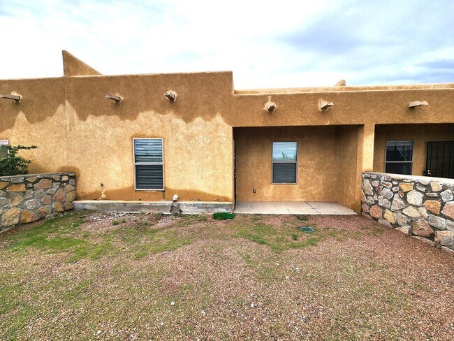 Building Photo - 1977 Pine Trail St