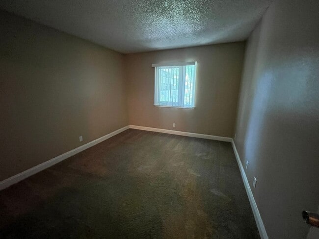 Building Photo - 2 Bedroom 1 Bathroom South Reno Condo