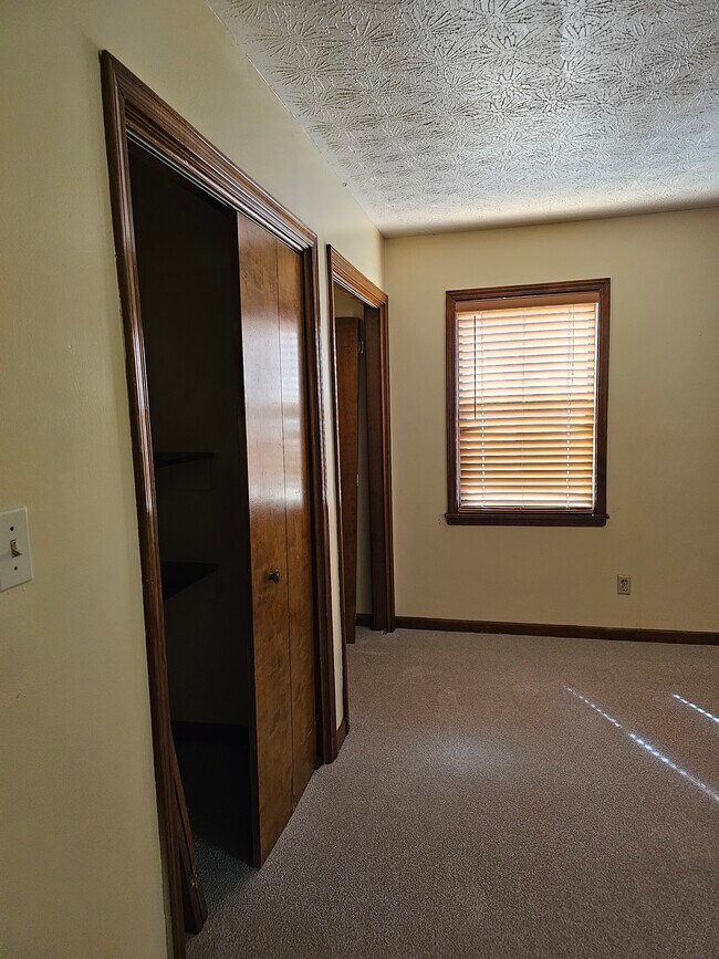 Master bedroom. - 5682 Pennybrook Ct