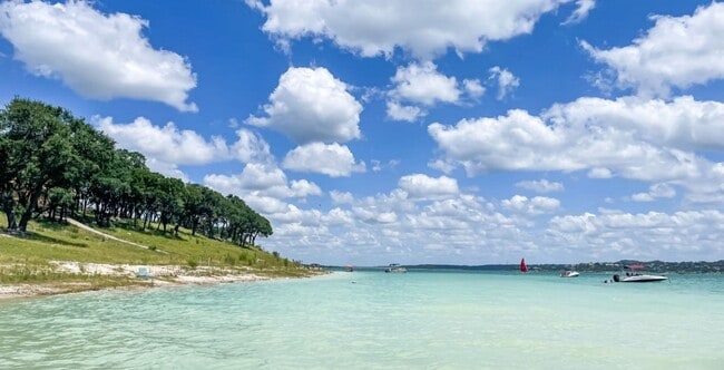 Building Photo - 3036 SF Home - 6 BR/3 BA with THREE-CAR GARAGE - BULVERDE!!!