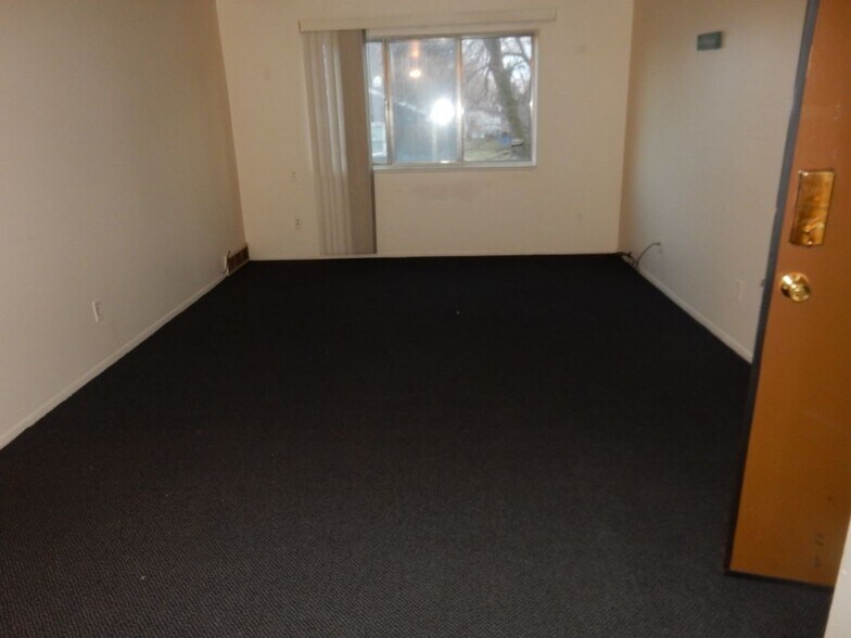 Building Photo - 5110 Maple St