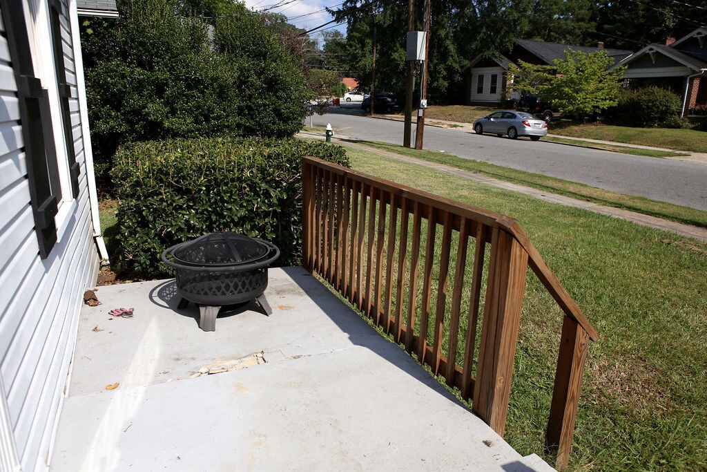 Building Photo - 2214 Walker Ave