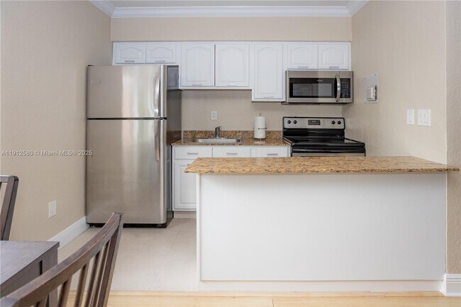 Building Photo - 1 Edgewater Dr