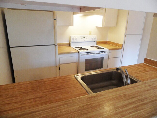 Building Photo - Cozy condominium in Blossom Valley. Hardwood floor, dishwasher, balcony.