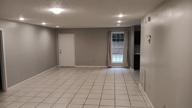 Building Photo - Charming 3BR2BA House in Columbus