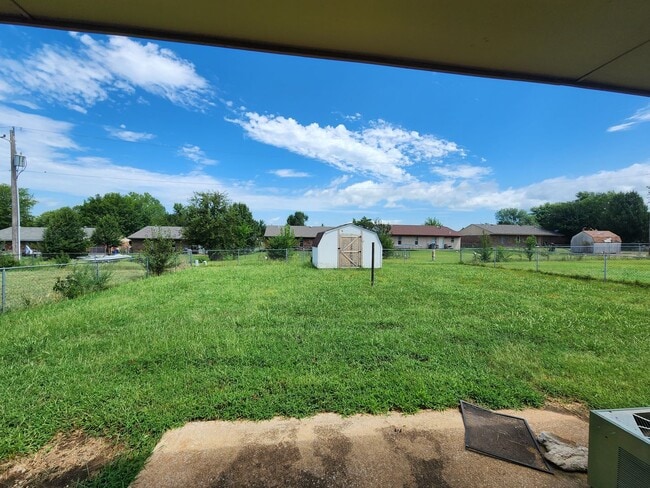 Building Photo - 3 Bedroom 1.5 Bath home in Shawnee!