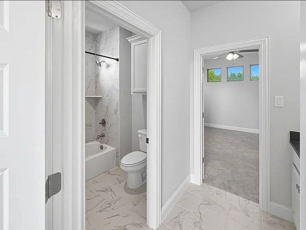 Building Photo - 9525 Thorncrown Ln