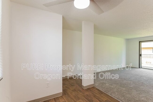Building Photo - 14140 NE Sandy Blvd