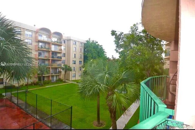 Building Photo - 9360 Fontainebleau Blvd