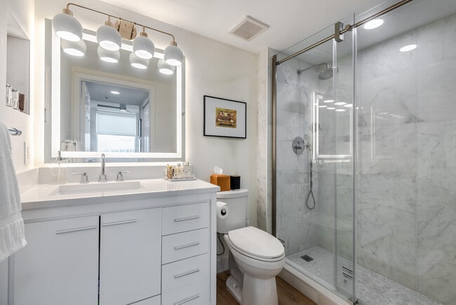 Building Photo - 1723 SW 2nd Ave