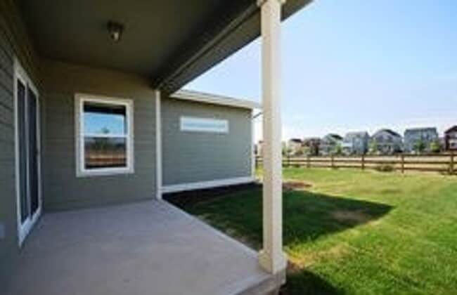 Building Photo - 2127 Cocklebur Ln