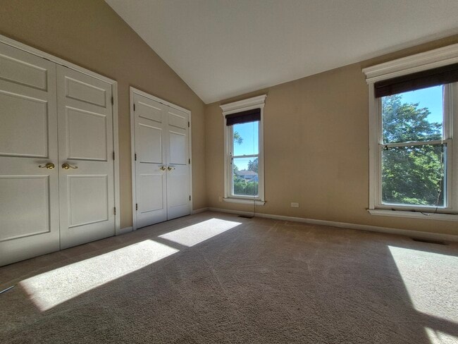Building Photo - 7835 Darien Lakes Dr