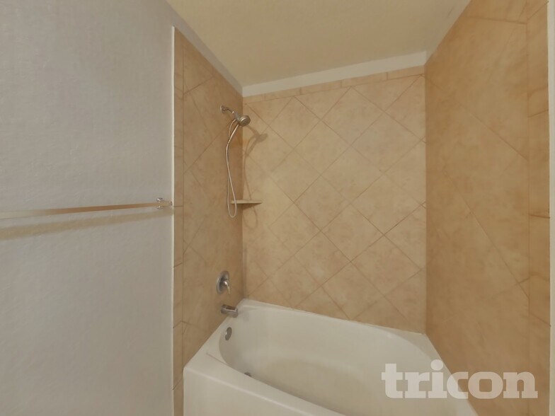 Building Photo - 7007 Capeshaw